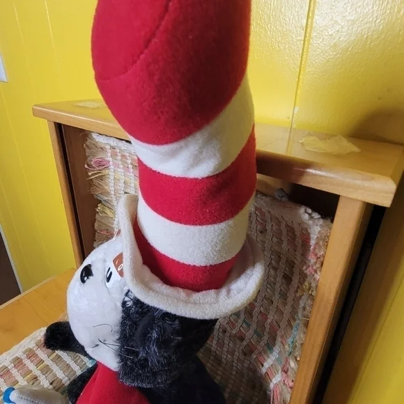 Vintage Doctor Suess Cat in the Hat 1983 with tags. Plush, Coleco Industries. - Picture 3 of 11